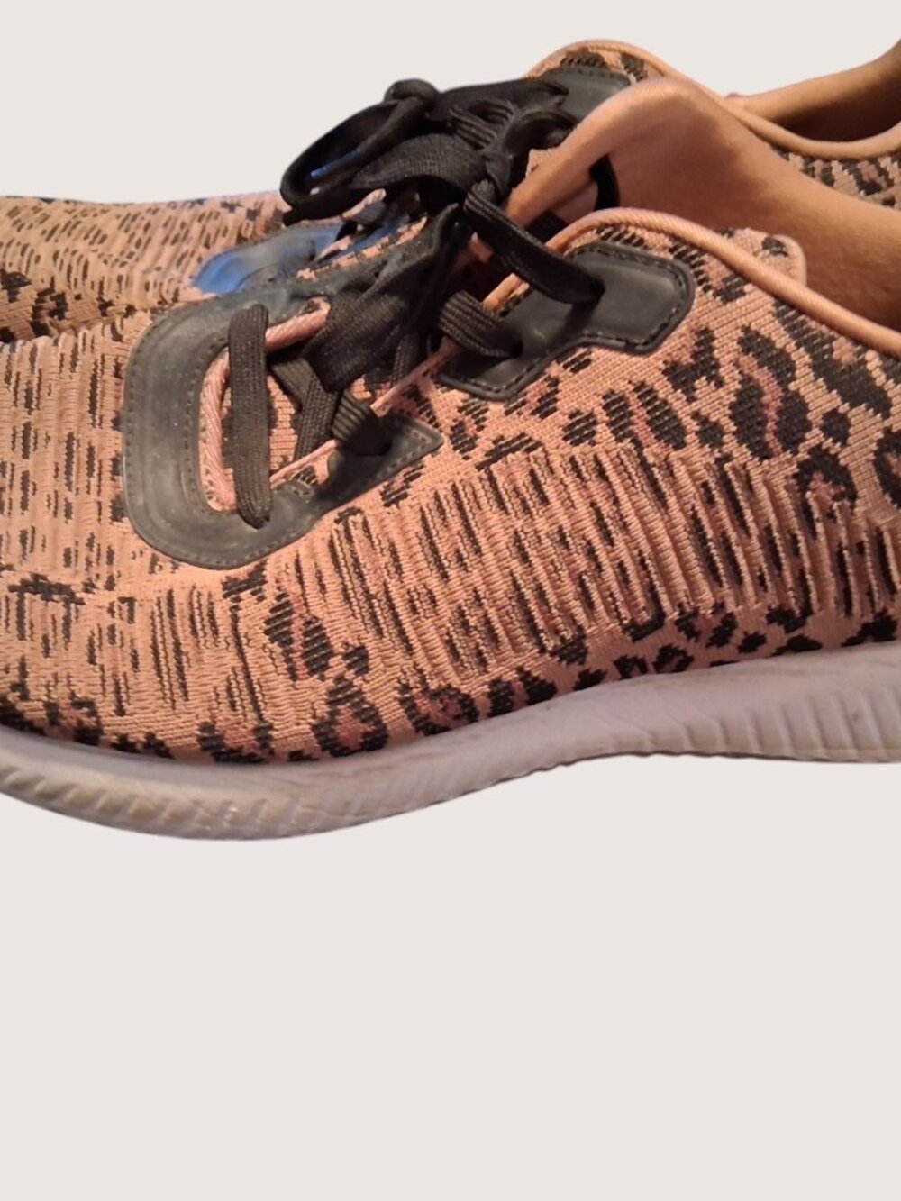 Women's Skecher Bobs Leopard Print Shoes size 11